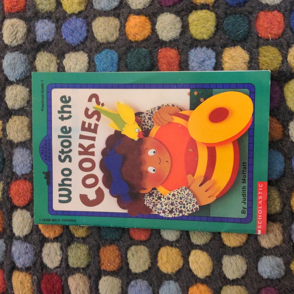 BOOK - WHO STOLE THE COOKIES By Scholastic?